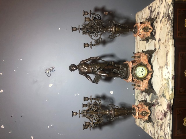 Fransız Moreau imzalı tutya, erkek heykelli saat takımı