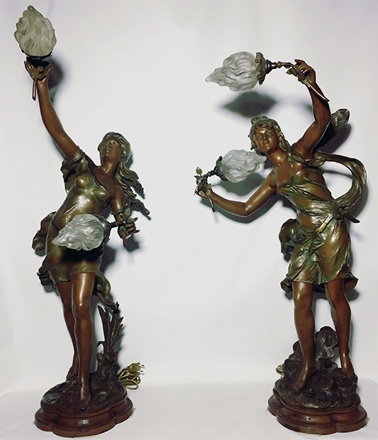 Fransız Art Nouveau Tutya Moreau İmzalı Çift Lamba. Fanusları Sevres Damgalı