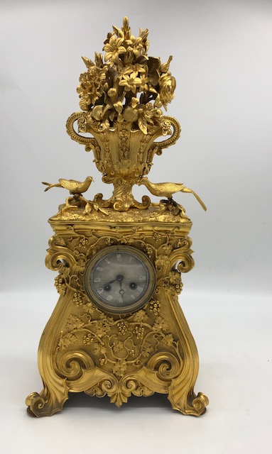 Fransız bronz, altın kaplama kusursuz bronz işçilikli saat