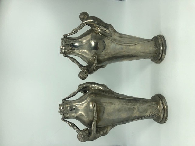 Fransız Art Nouveau Metal Gümüş Kaplama, İmzalı, Heykelli Çift Vazo